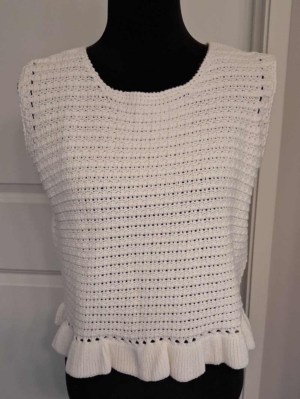 Pink Lily Cream Sleeveless Ruffled Hem Cropped Knit Sweater/Top - Size Large